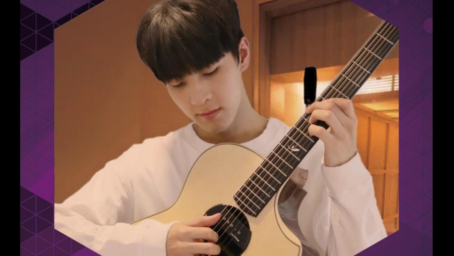 预算赛评委:泰国指弹选手 mark polawat(马克.