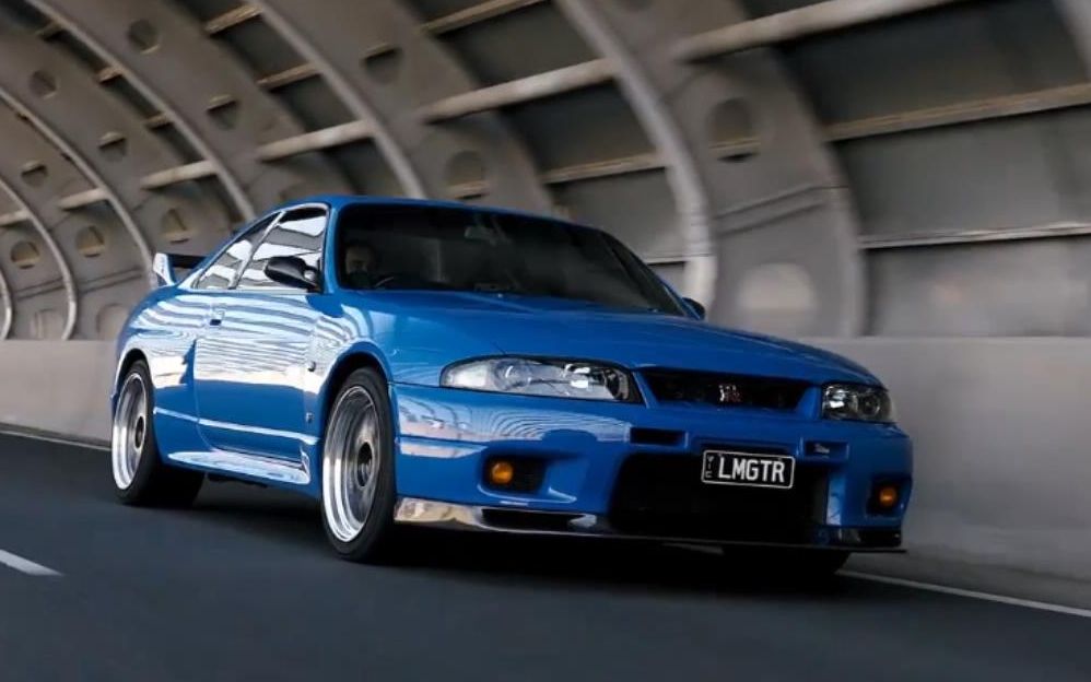 漂亮的gtr r33,这次的颜色很特殊,叫冠军蓝!