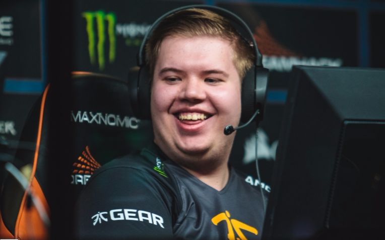 csgo最帅的狙击手,没有之一——猪猪jw