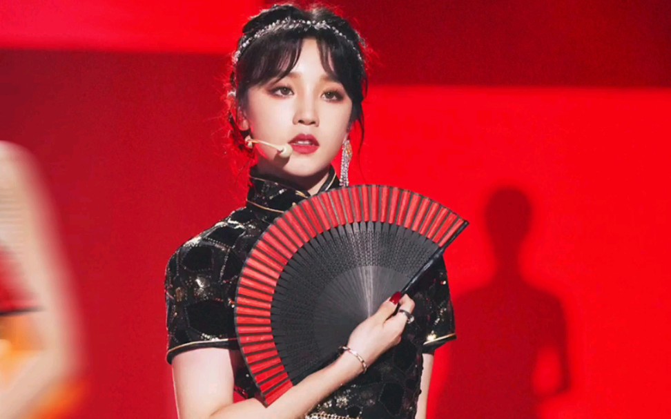 宋雨琦爆裂舞台旗袍,真的是很有复古气息了