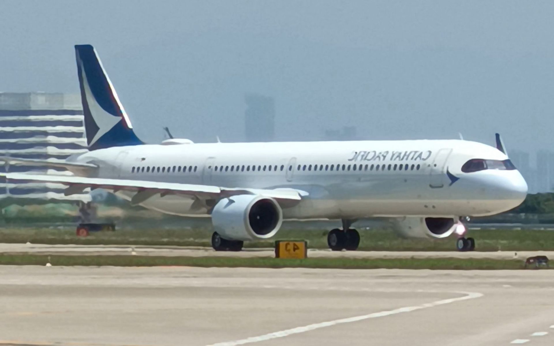 戴墨镜的国泰neo飞机‖空客a321客机起飞厦门高崎国际机场