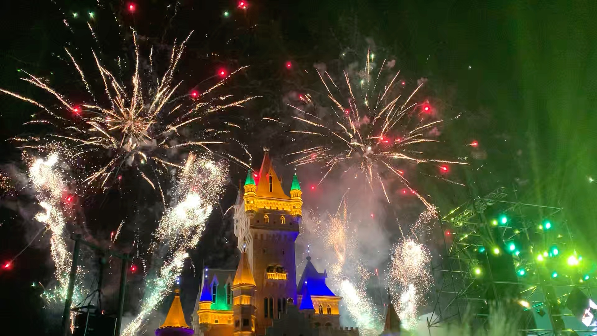 青岛方特跨年烟花秀_哔哩哔哩 (゜-゜)つロ 干杯~-bilibili