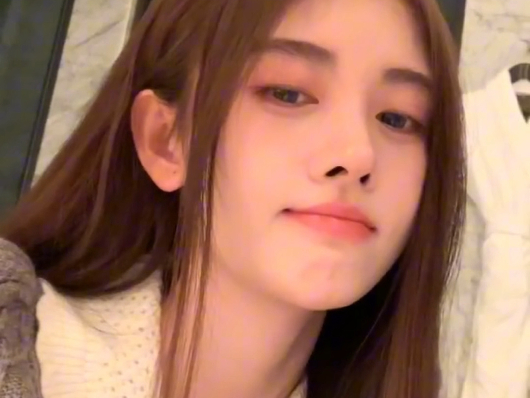 「鞠婧祎」白衣仙子降临人间!草帽女孩在草原上漫步!