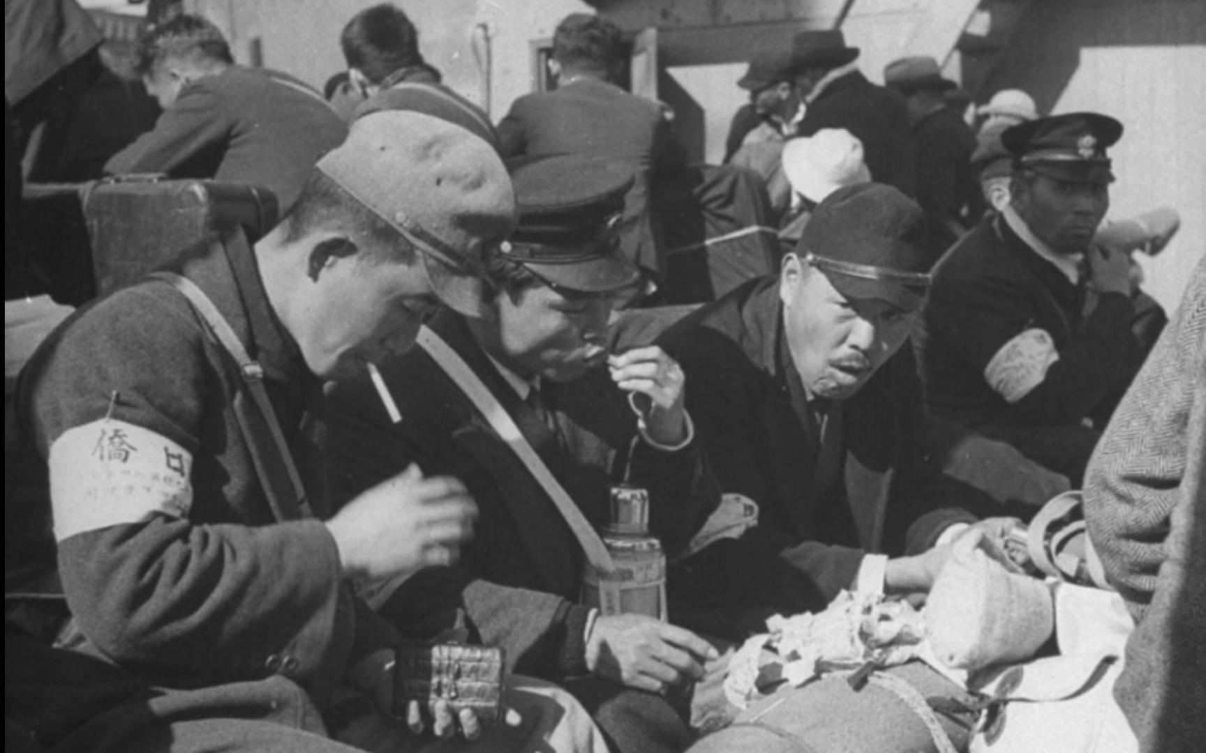 狗日的滚回去吧!1945年上海遣返日本军人和侨民照片