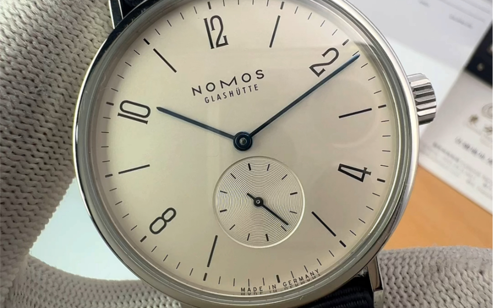 nomos 诺莫斯TANGOMAT系列601 男式自动机械腕表 表径38.3mm,精钢材质,厚度8.3mm,极简包豪斯风格,简约大气,斯文儒雅哔哩哔哩bilibili