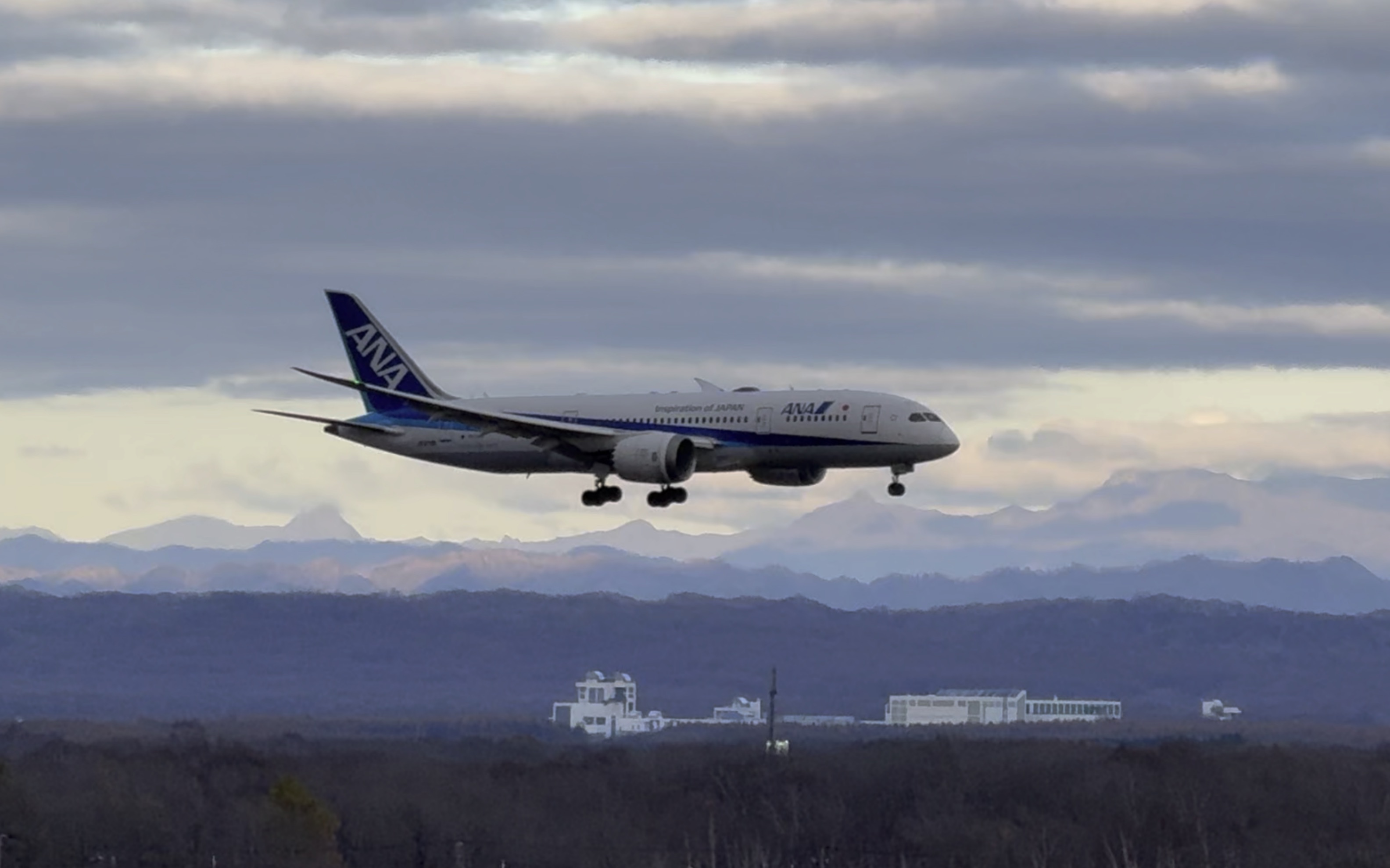 新千岁机场展望台近距离观看飞机起降