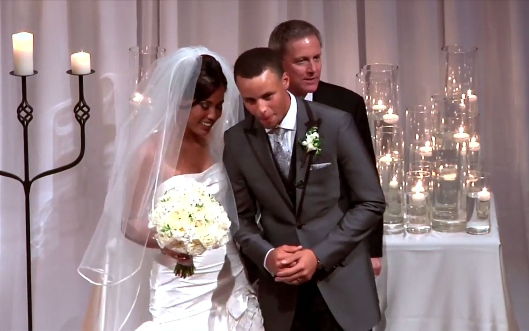 "你总会遇到属于你的那束光,或早或晚"(库里&阿耶莎婚礼混剪)