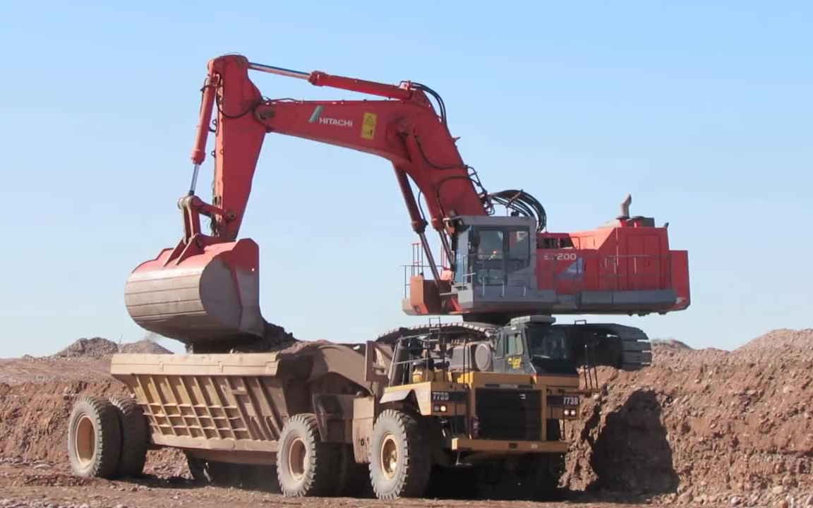 cat 773b做拖头的半挂车,运量相当可观