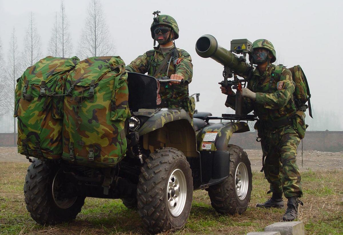 造价仅10万元,中国新型单兵战车亮相,却能击毁40吨主站坦克_哔哩哔哩