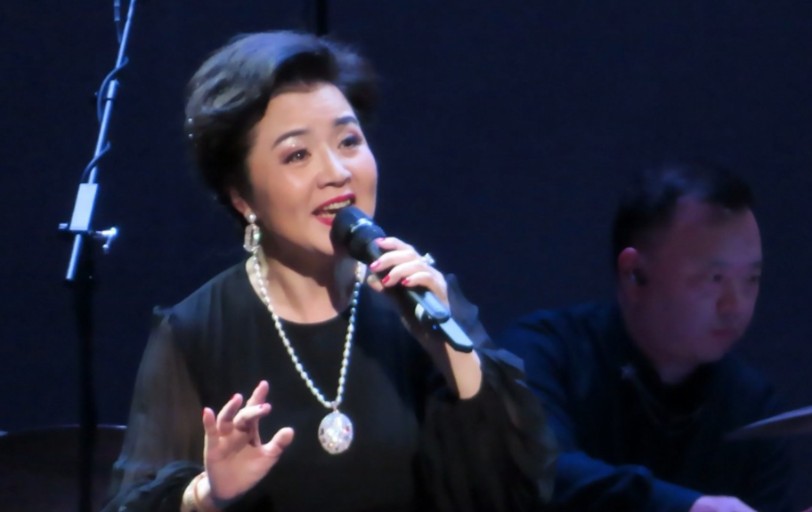 【现场视频分享】: 张小玲老师今晚在上海北外滩友邦大剧院的演出,一