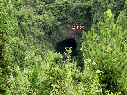 深山里拍到神秘山洞,里面有很多奇怪的建筑,不通路水深材料怎么弄进去的?为何花这么大代价山里!哔哩哔哩bilibili