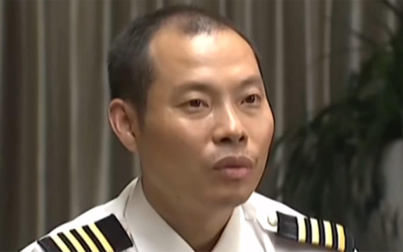 电影中国机长原型34分钟带128人成功返航归来的是英雄没有归来的也是