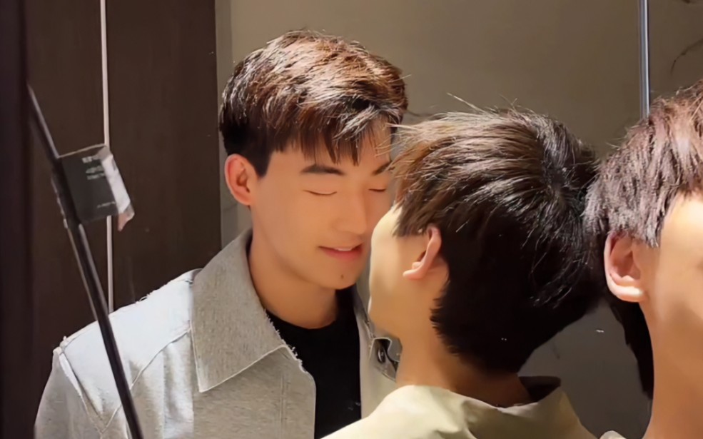 2.24"要出去看花灯的昊昊威威"大家元宵节快乐呀!下播福利值得观看哦