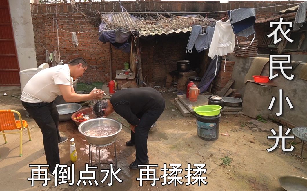 小光长这么大第一次帮妈妈洗头妈妈直呼有儿女真好小光感动了