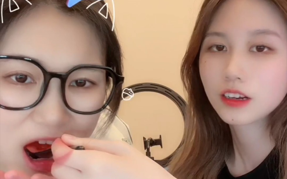 【睡睡和醒醒】日常投喂 姐姐画饼后惊恐的小眼神儿