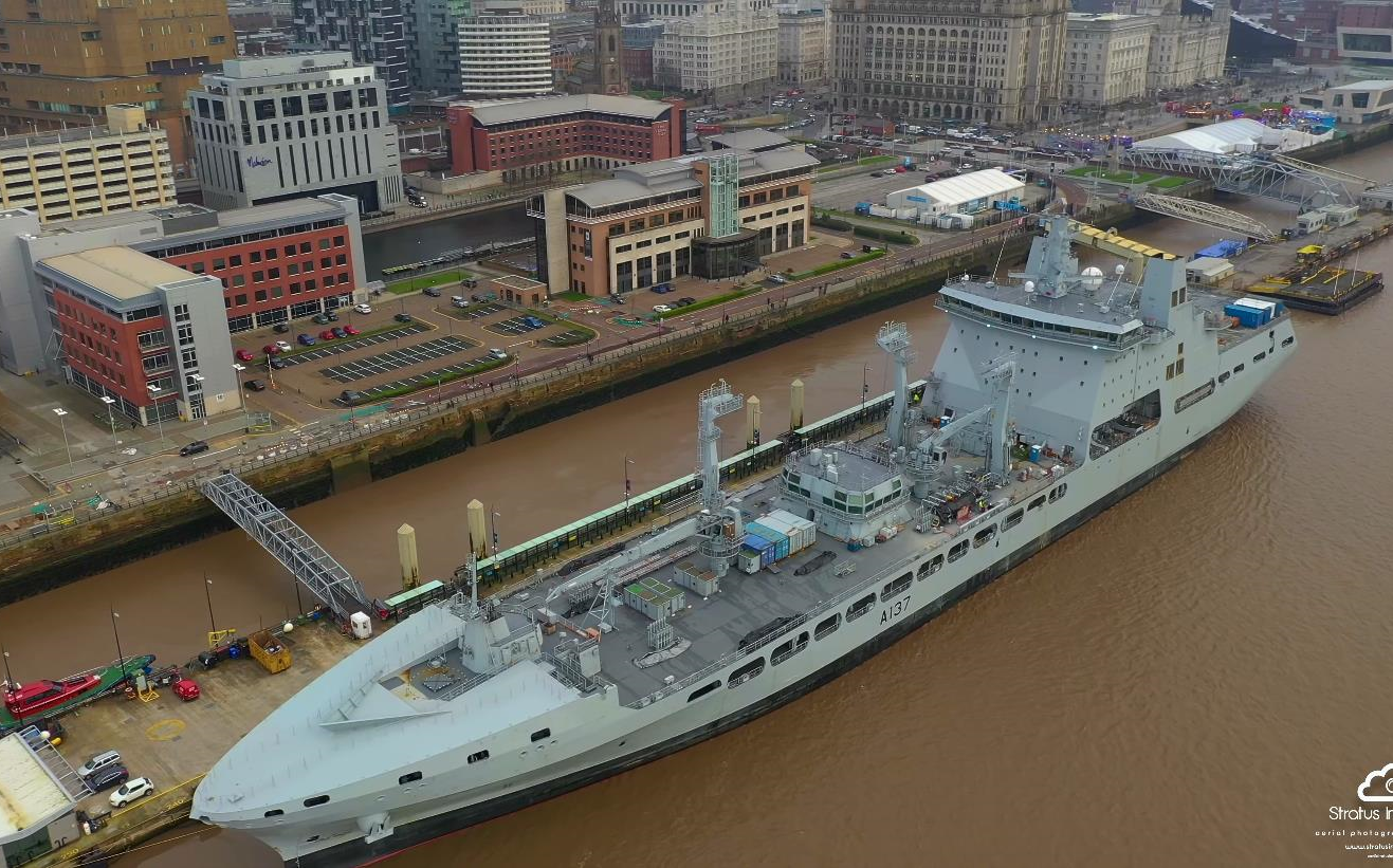 【英国皇家海军】潮汐级补给舰"急潮"号(a-137)停靠利物浦(2019/12)