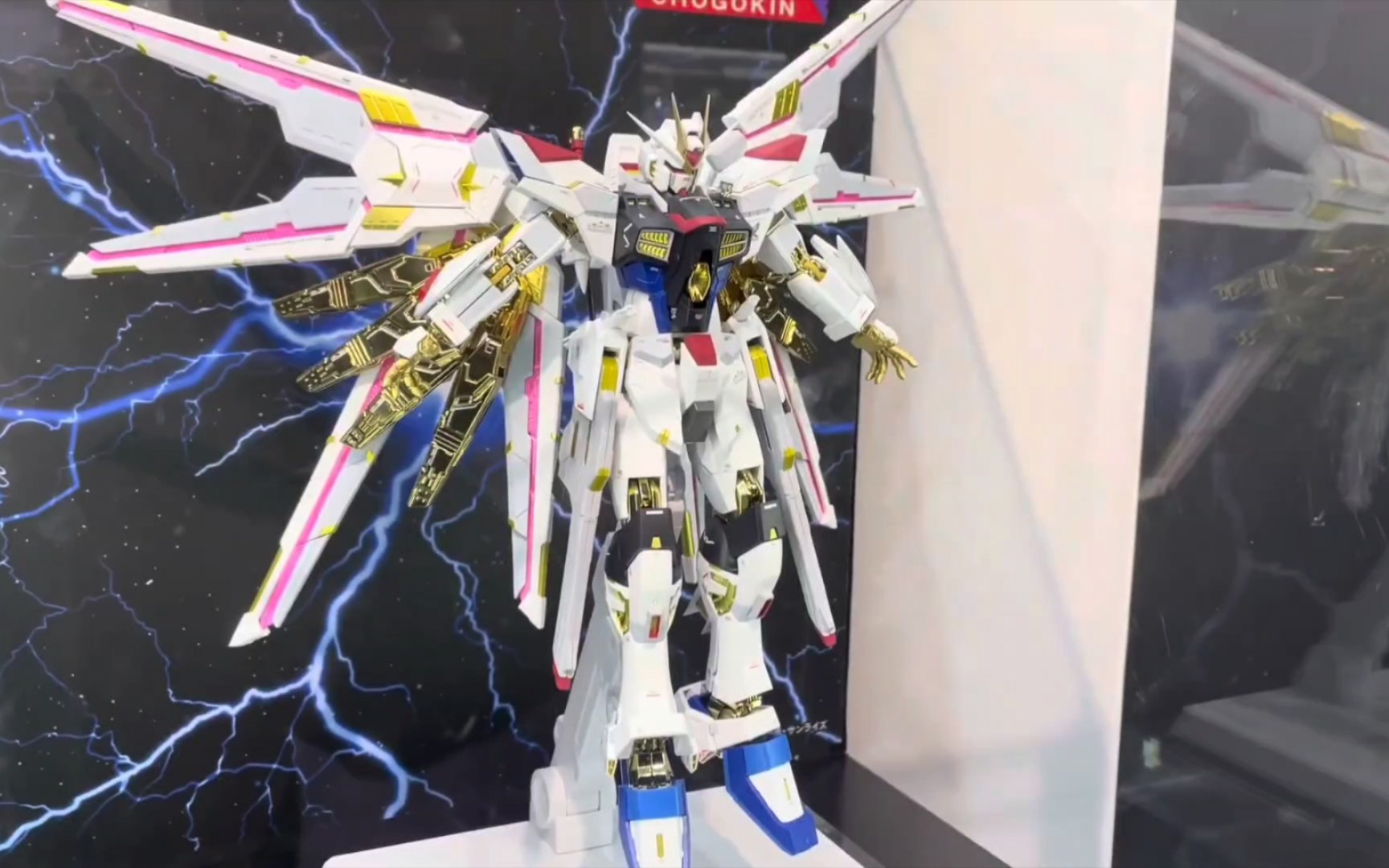 [旗舰店1500元吧?]万代24年7月 魂限定 超合金 非凡强袭自由高达 展示