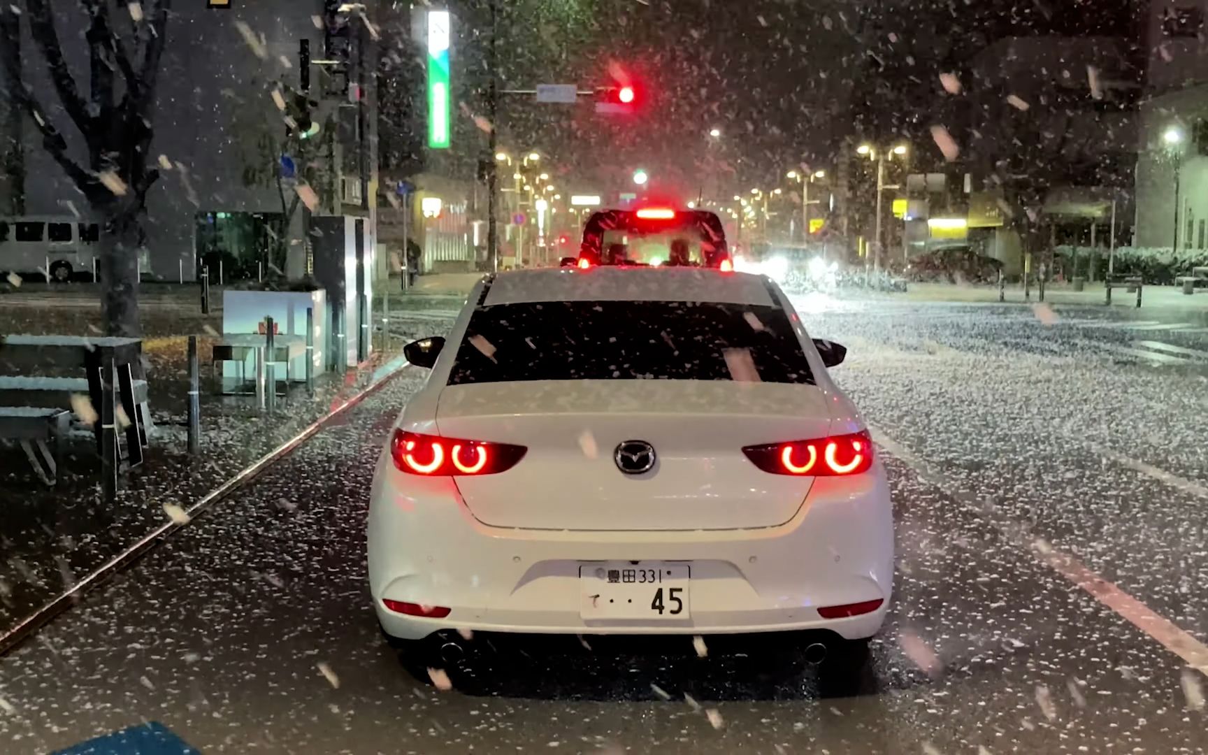 次世代马自达3昂克赛拉mazda3 雪景下的昂克赛拉哔哩哔哩bilibili