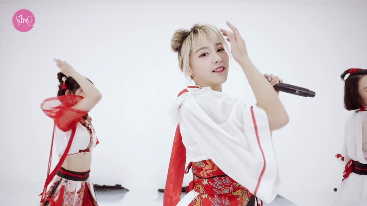 火箭少女101赖美云,许诗茵,蒋申 - 红昭愿