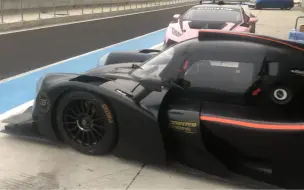 Video herunterladen: 头一回见到活的LMP3赛车