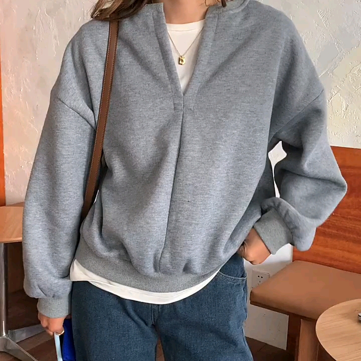 落肩袖深v领纯色薄绒卫衣女2020冬季韩版休闲宽松上衣