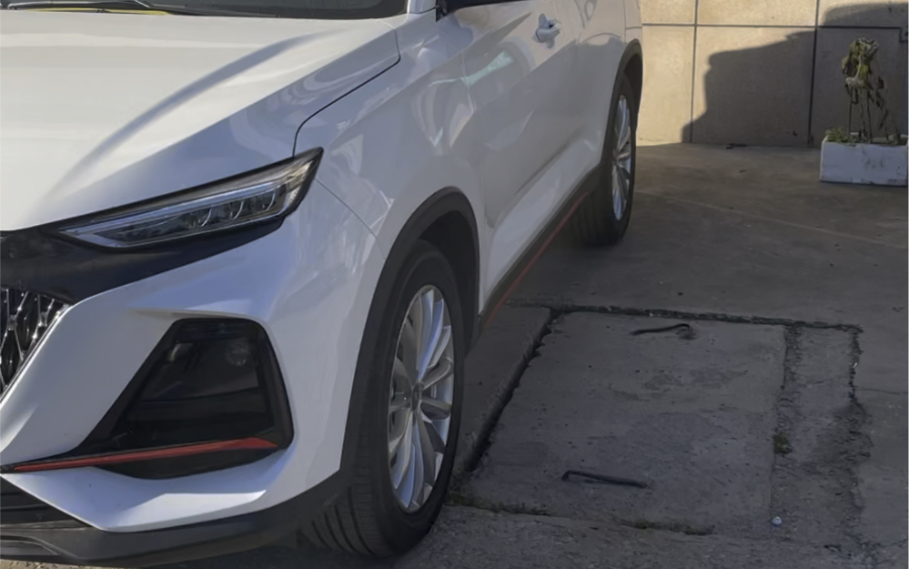 长安欧尚白色x7plus