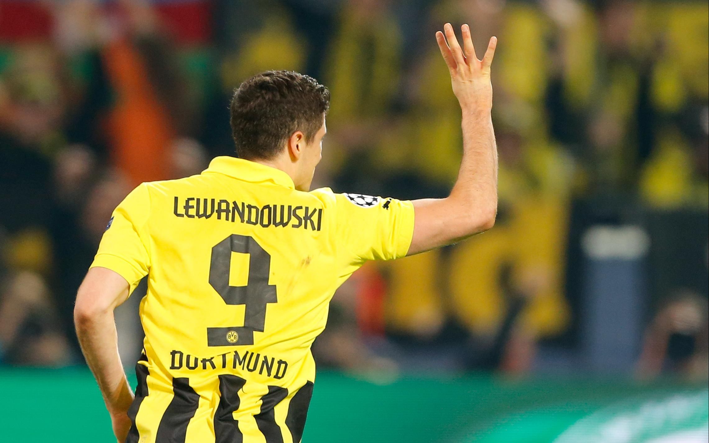 回顾13年多特vs皇马 青春风暴席卷全场,莱万四球击沉银河战舰_哔哩哔