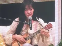 Video herunterladen: 【Kim Jiwon】尤克里里弹唱儿歌狗狗巡警_240707