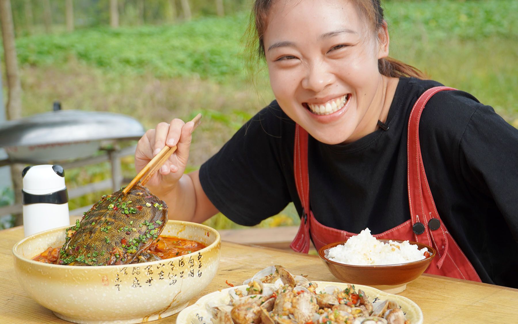 秋妹今天做红烧甲鱼配着五花肉一起烧大口吃肉太过瘾了