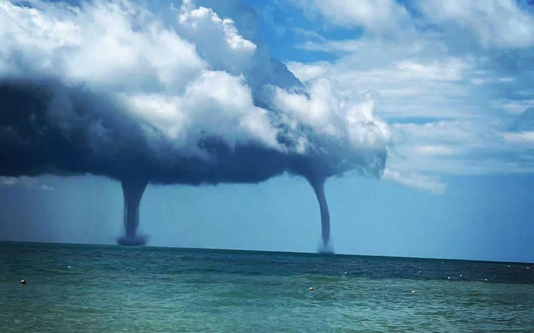 黑海双龙2022年7月24日俄罗斯近海水龙卷