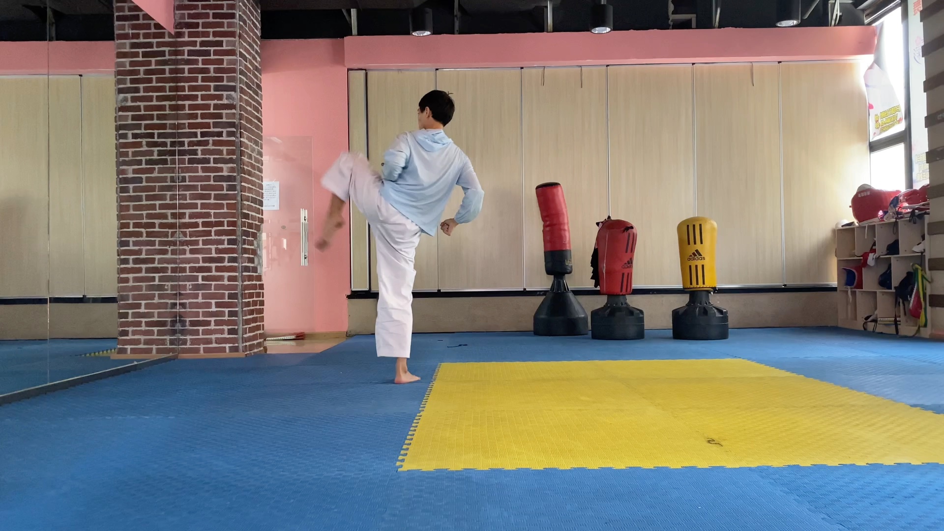 跆拳道540后旋到底怎么练