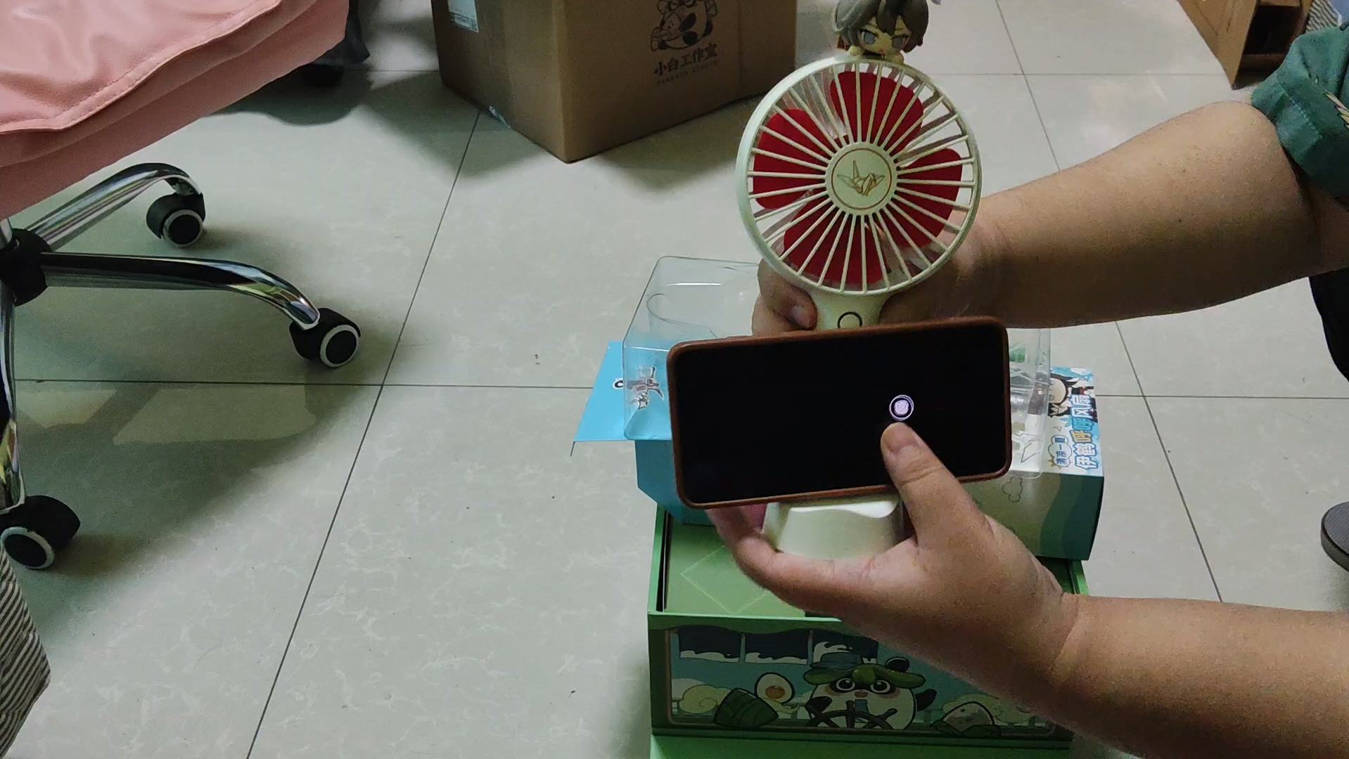 礼盒开箱,上一周因为参加小白礼盒抽奖活动,一直在录制周年庆祝福视频