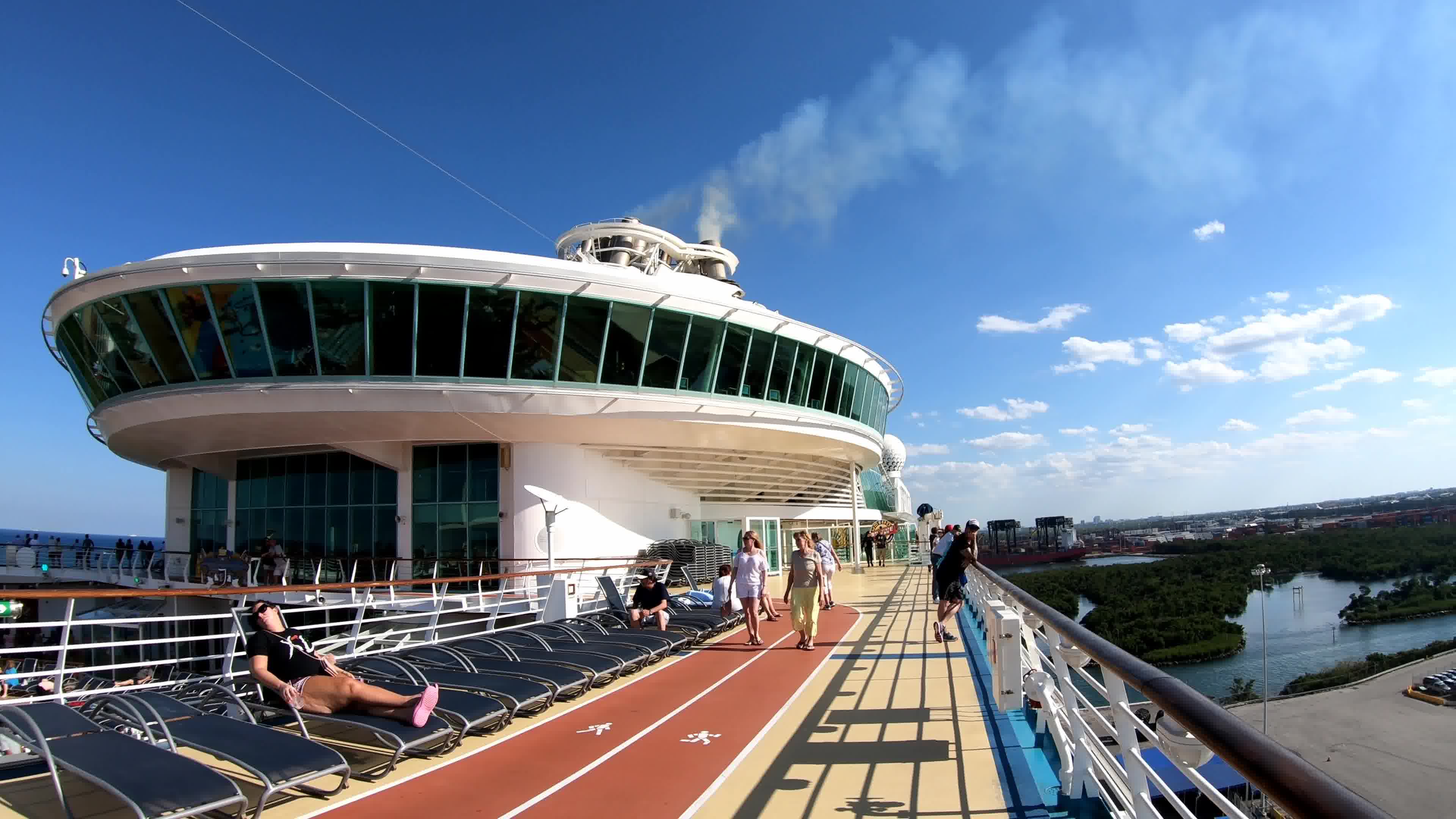 皇家加勒比海洋自由号从游轮母港美国劳德代尔堡启程20