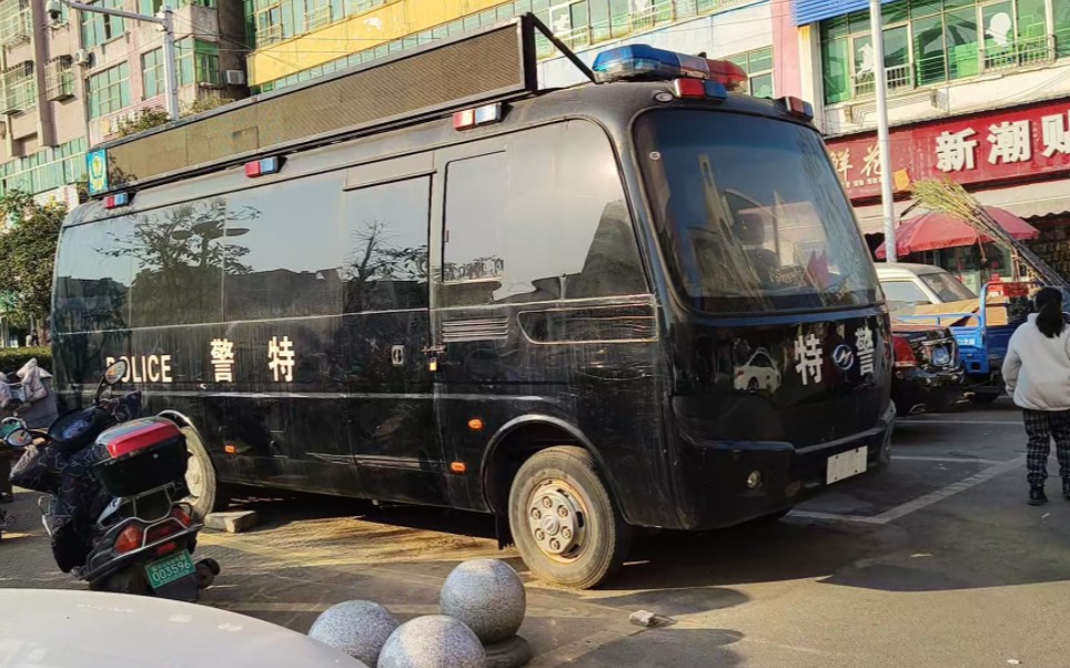 孝感特警警务大巴广场驻勤