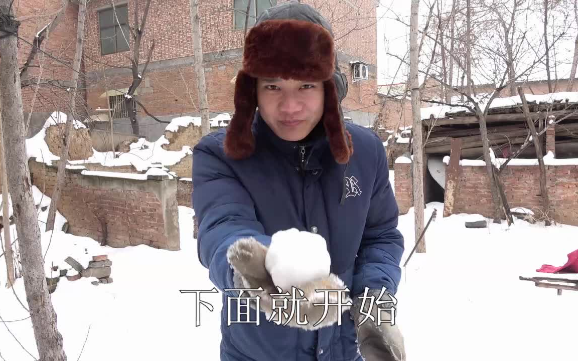 [图]大雪后小伙第一次堆雪人，精心打扮一番后你能打几分