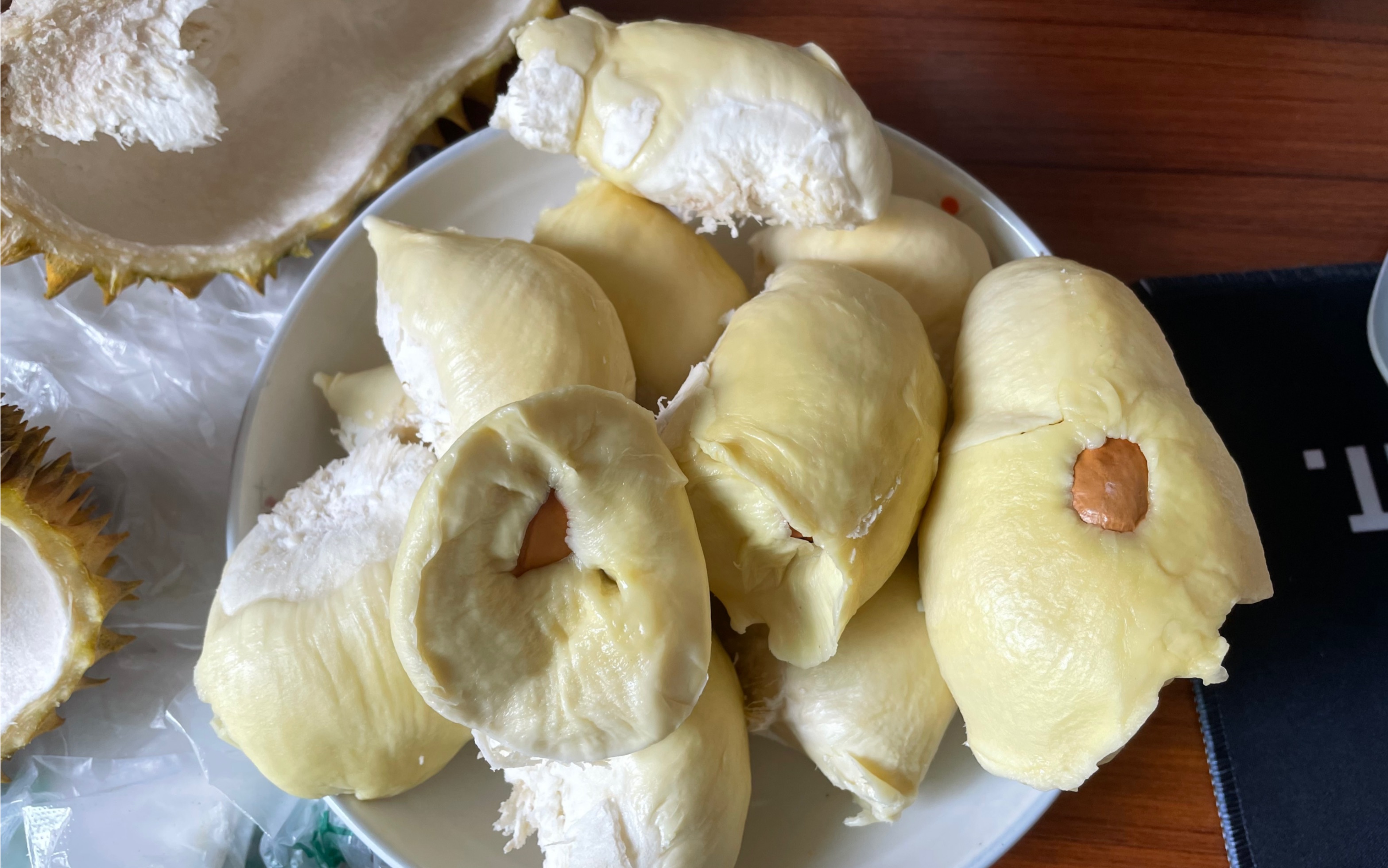 88的五房榴莲开出满满一盘的肉!超满足!