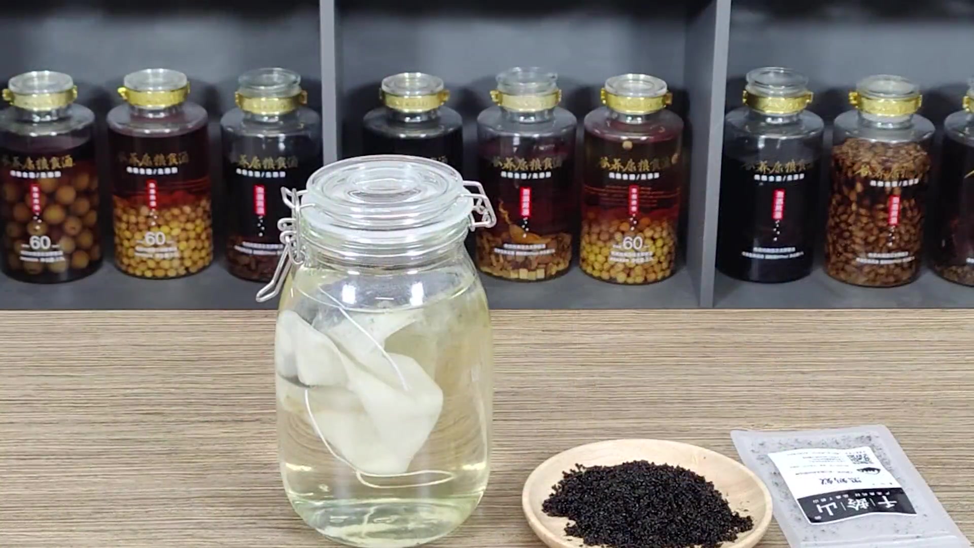 正宗黑蚂蚁泡酒 黑蚂蚁酒的炮制方法 黑蚂蚁泡酒怎么做