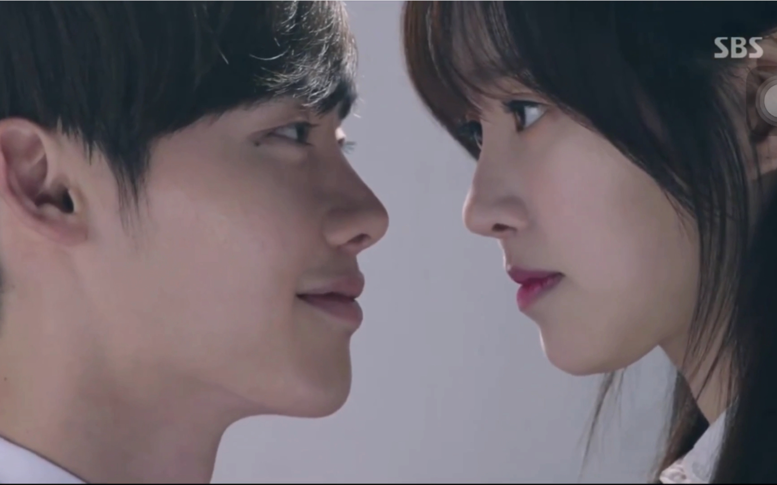 李钟硕doctor异乡人帅气二硕的甜虐爱情