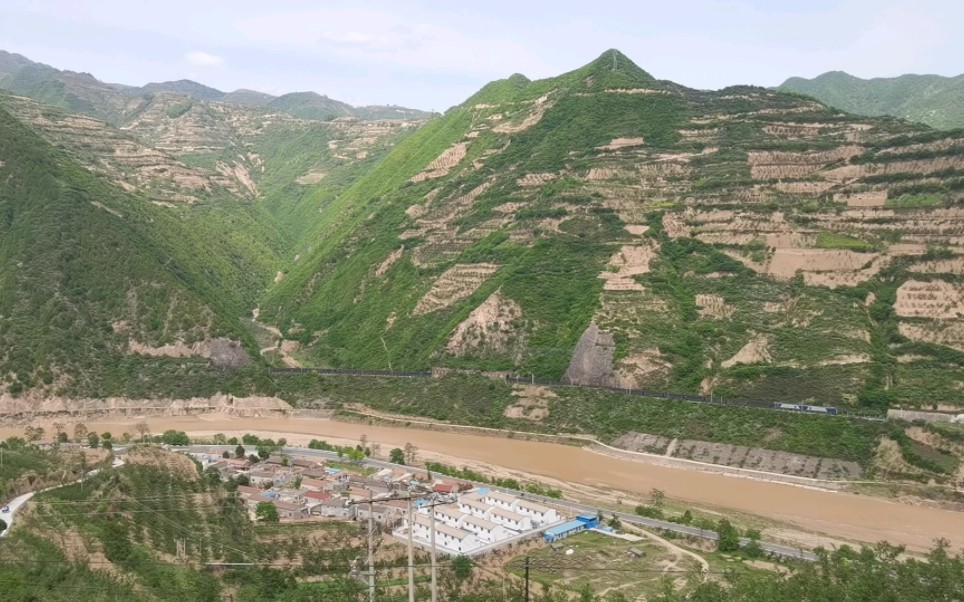 【陇海铁路】hxd2牵引货列通过宝天上行线