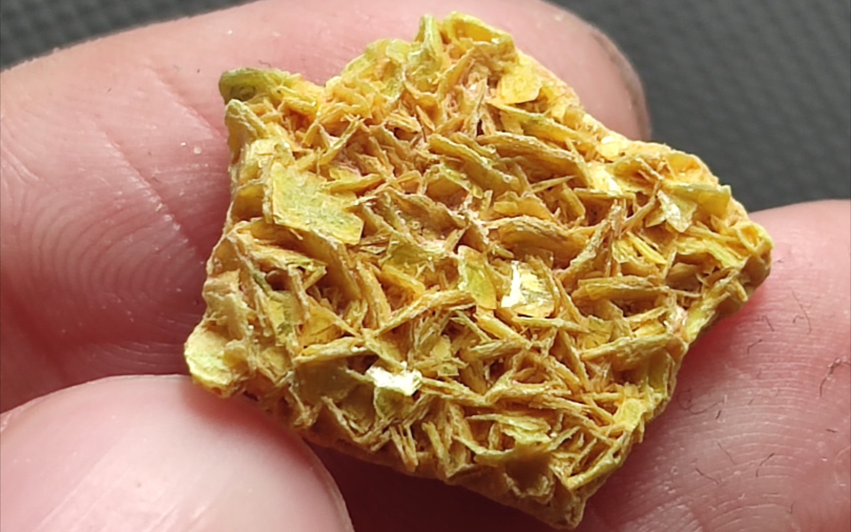 钙铀云母测评,欣赏,以及测辐射量