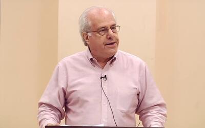 经济学家richard wolff在演讲中讨论美联航事件,并深度解读其反应的