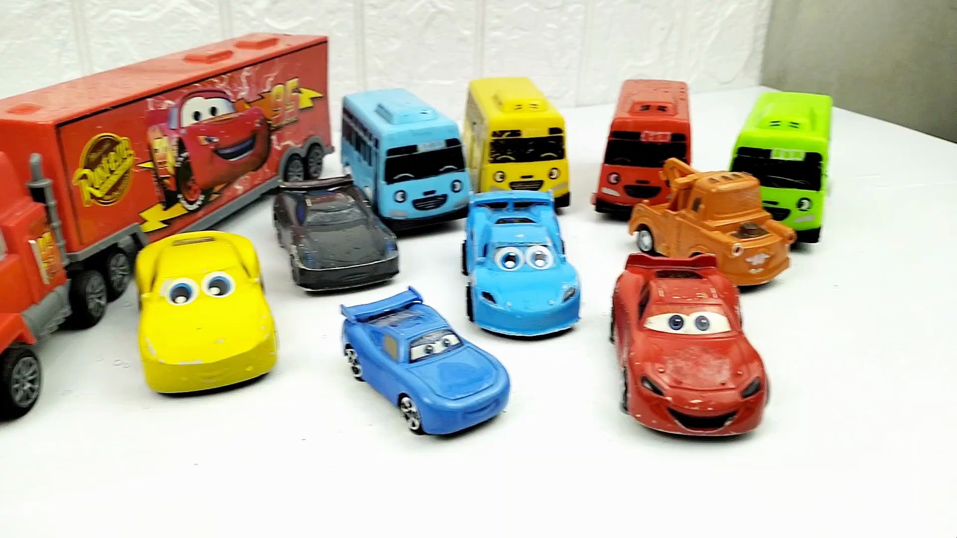 寻找《洛基路上的迪士尼皮克斯汽车》-闪电女王,舒