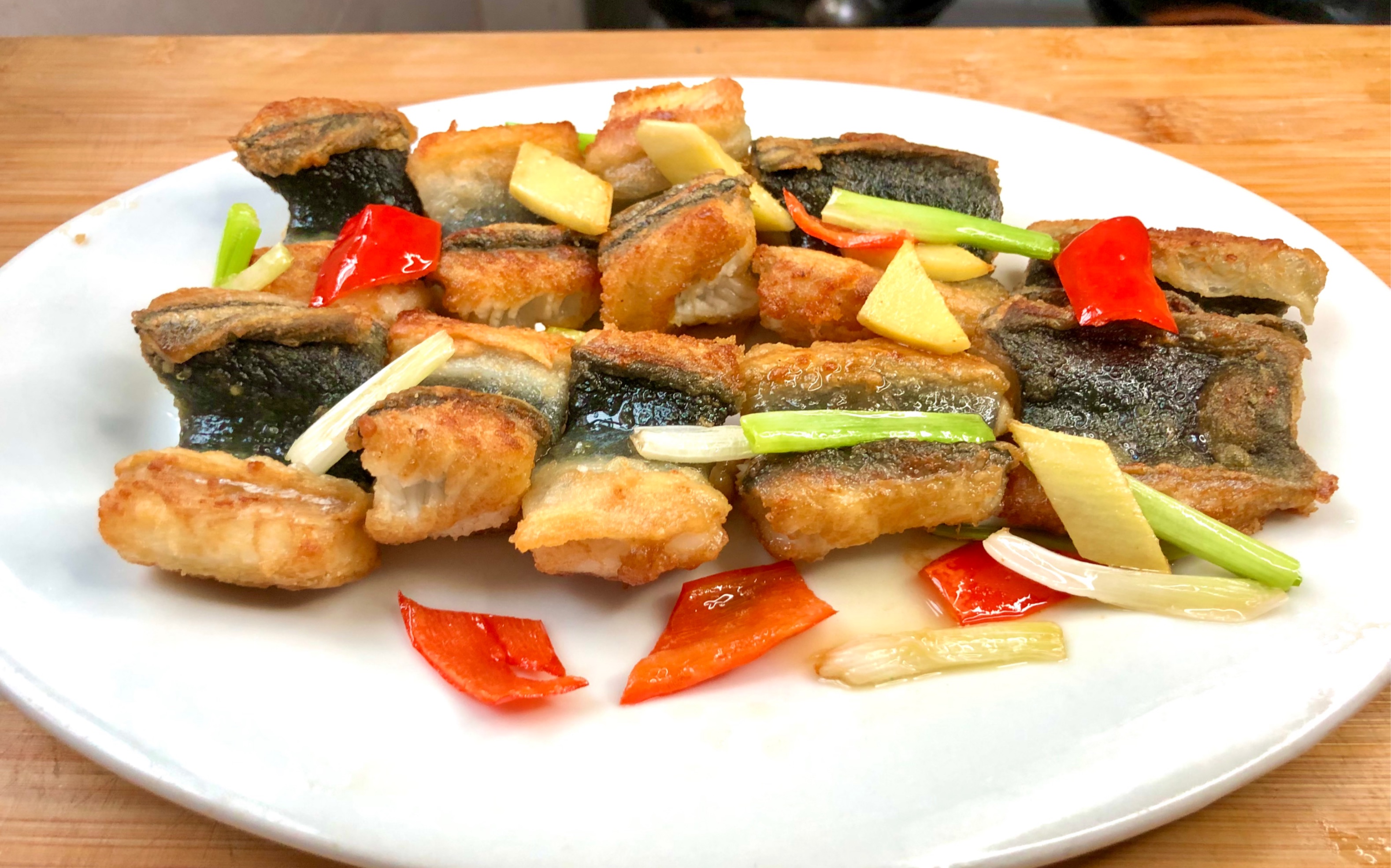 老广的味道干煎鳗鱼块外脆里嫩鲜嫩多汁太香了