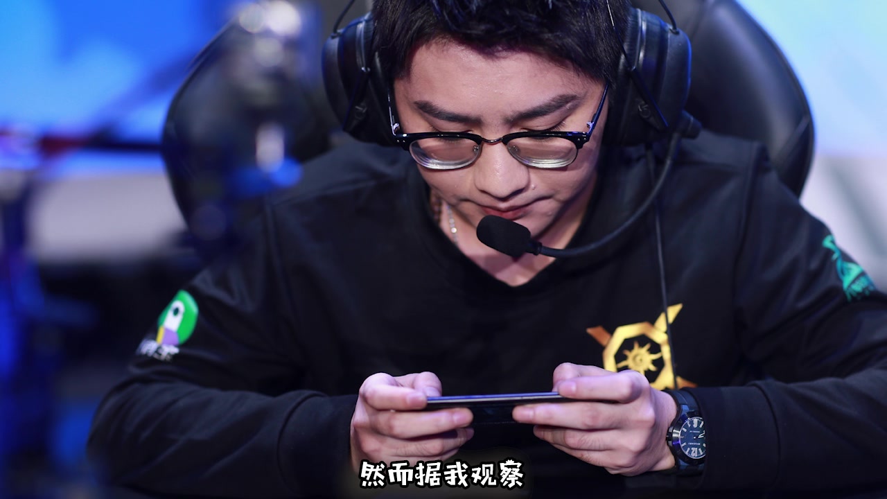 王者荣耀职业选手钱这么好赚?手带劳力士直播收百万人民币!