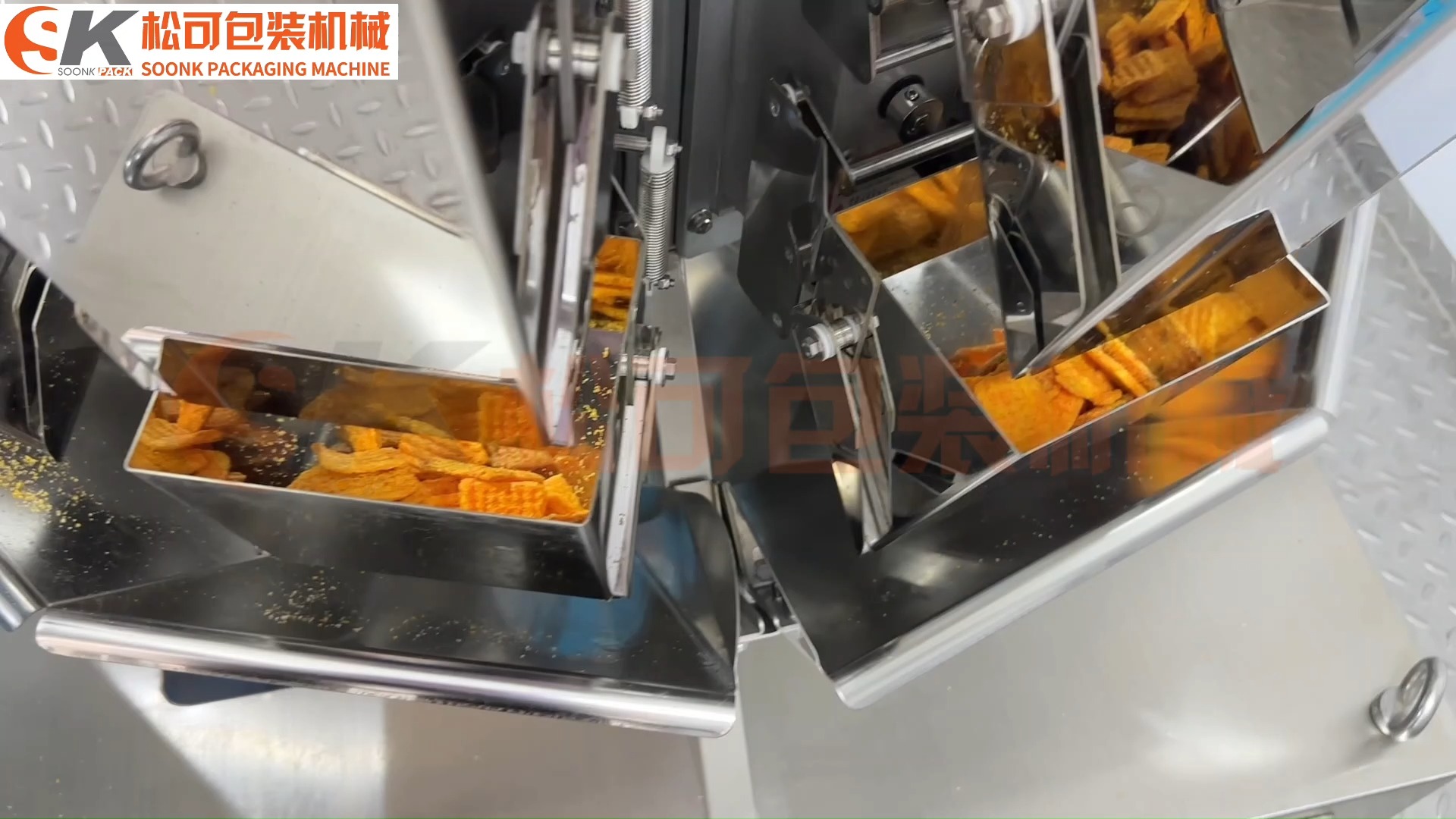 全自动锅巴称重包装机,膨化食品薯片包装机,颗粒定量包装机-松可机械