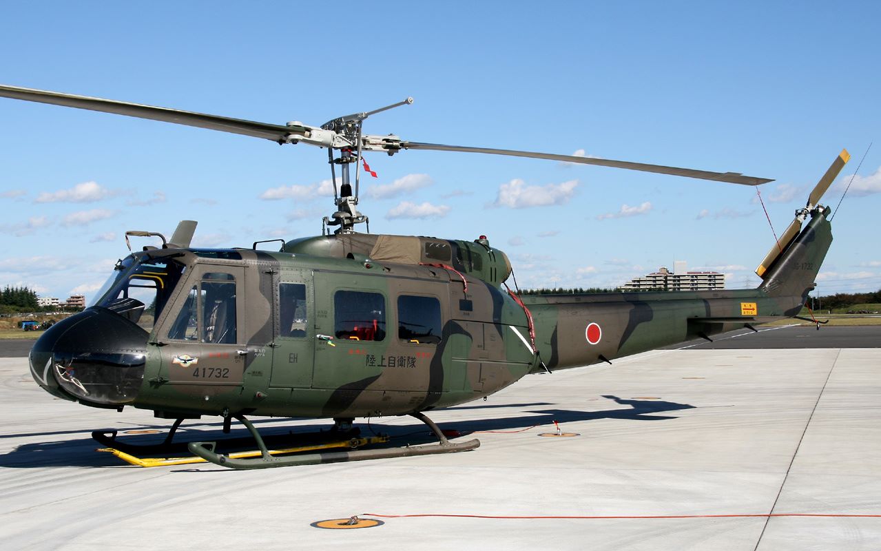 UH-1H型“休伊”运输机图片