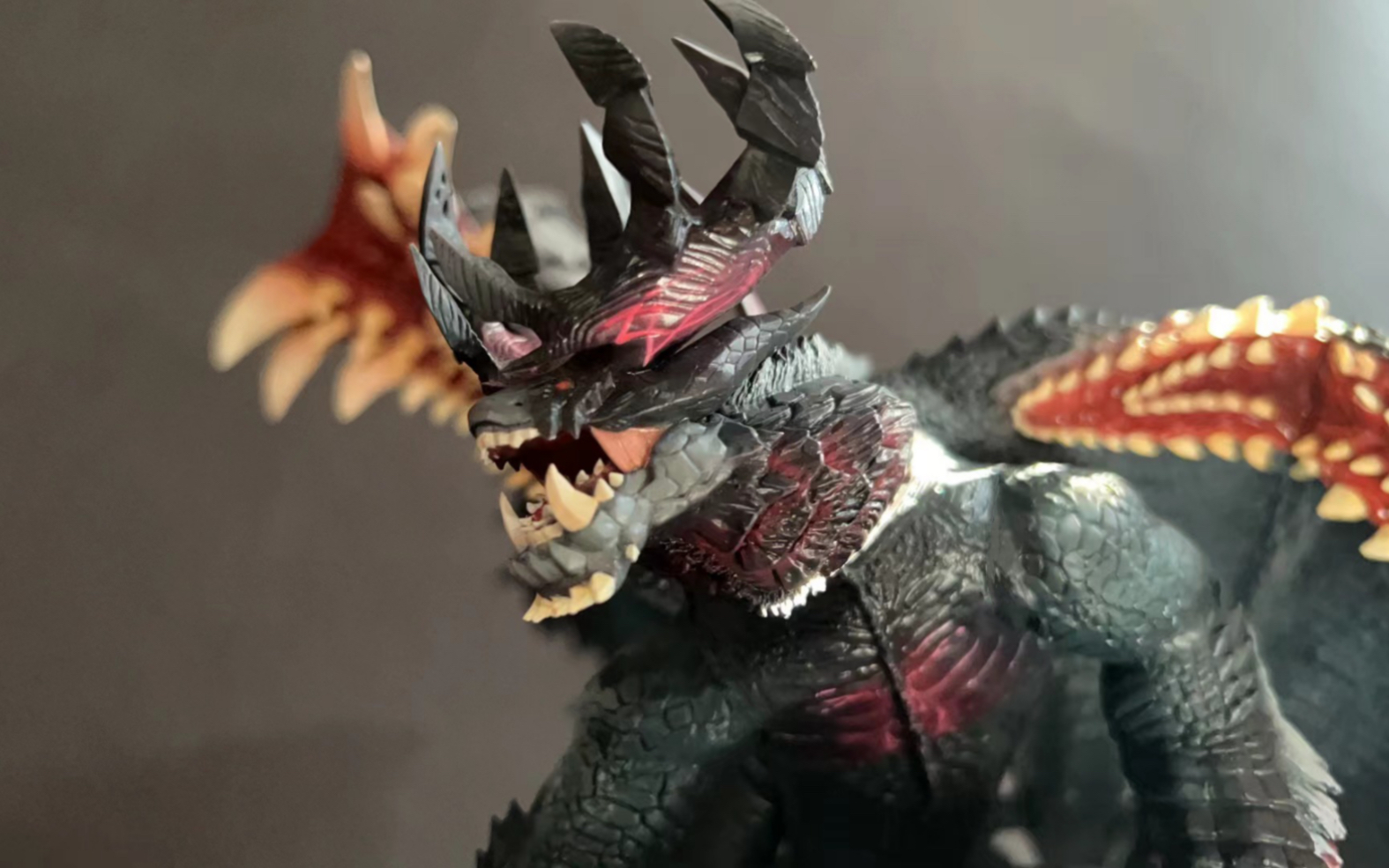 吞噬一切的狂王 怪物猎人黑冠龙手办展示