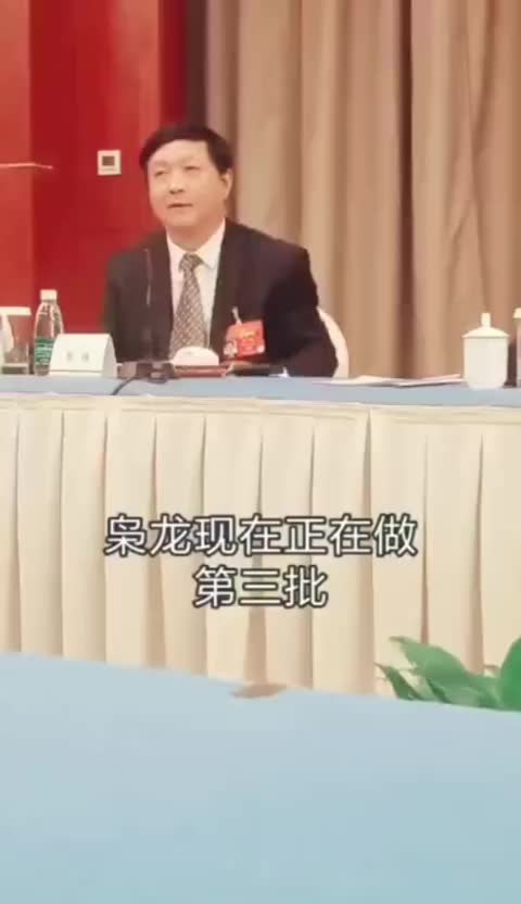 [图]总师杨伟：要过来买枭龙的国家太多了，签一个你就值一个。