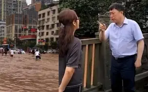 Скачать видео: 乐山市委书记怒吼局长：违章建筑一周拆完，拆不完我撤你！