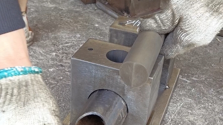 圆管冲孔模具,冲压模!